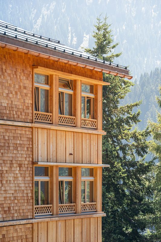 Neubau Casa Depuoz, Sedrun – Fassadengestaltung beim Wintergarten – Foto: Ingo Rasp