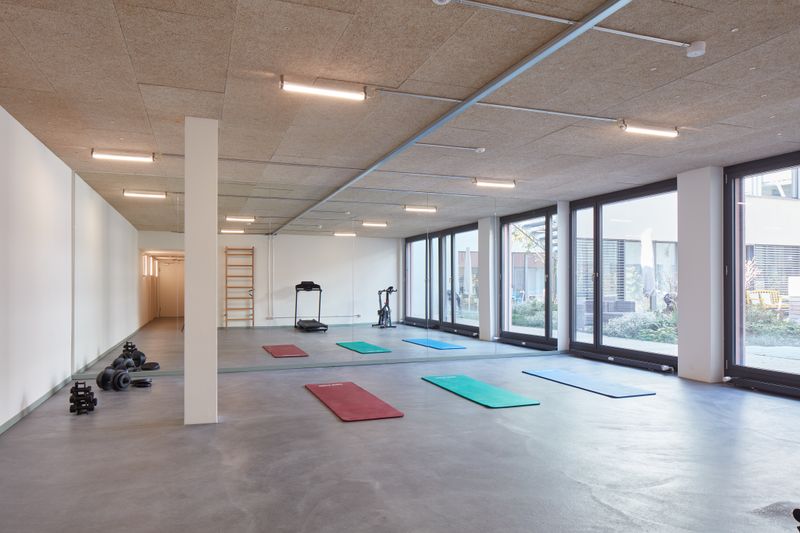 Lise & Lotte, Umbau und Umnutzung Sägestrasse 76/78, Köniz – Ein weiterer Ort der Begegnung: Sportraum mit Sauna – Edward Greiner