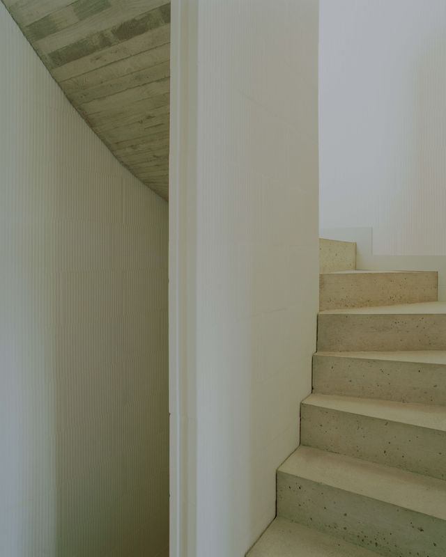 Cinq villas – Vue intérieure zoom escalier – willem pab