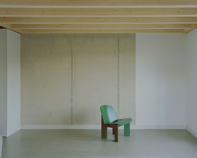 Cinq villas – Vue intérieure salon mur de séparation entre habitation – willem pab