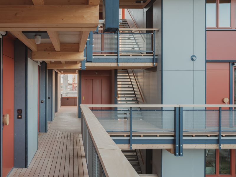 LysP8 - Wohnhaus mit Gewerbe – Laubengangerschliessung im 1. Obergeschoss – Federico Farinatti