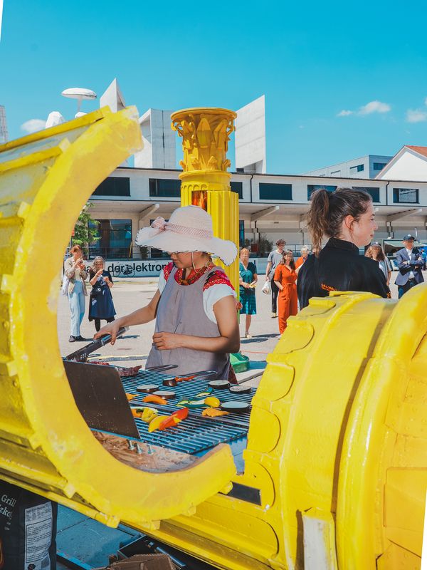 Kunsthaus Baselland – Das Gebäude vermittelt zwischen industrieller Vergangenheit und der städtebaulichen Erneuerung in einen lebendigen Stadtbezirk. – Fotografie: © Pati Grabowicz