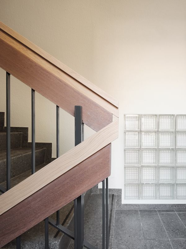 Umnutzung Domino – Vom Pflegeheim zum genossenschaftlichen Wohnensemble – Ertüchtigte Treppenhäuser – Annette Fischer