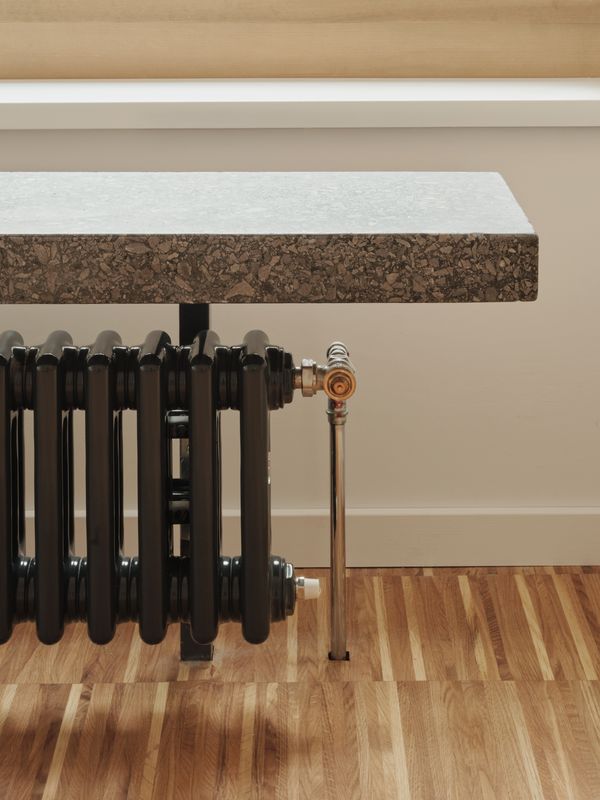 Umnutzung Domino – Vom Pflegeheim zum genossenschaftlichen Wohnensemble – Detail Heizkörper – Annette Fischer