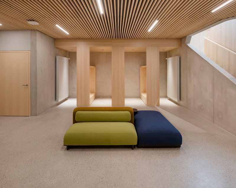 Agroscope posieux - bâtiment de restauration et conférence CB – Hall du vestiaire en sous-sol – ©Vincent Jendly