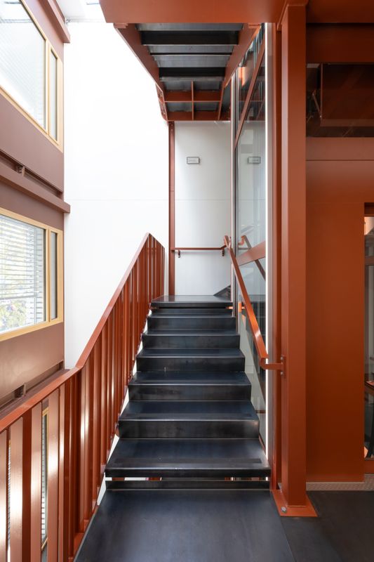 Pavillon provisoire pour le Centre de Formation Professionnelle Santé et sociale (CFPS) – Escalier central – Hélène Maria Photographe