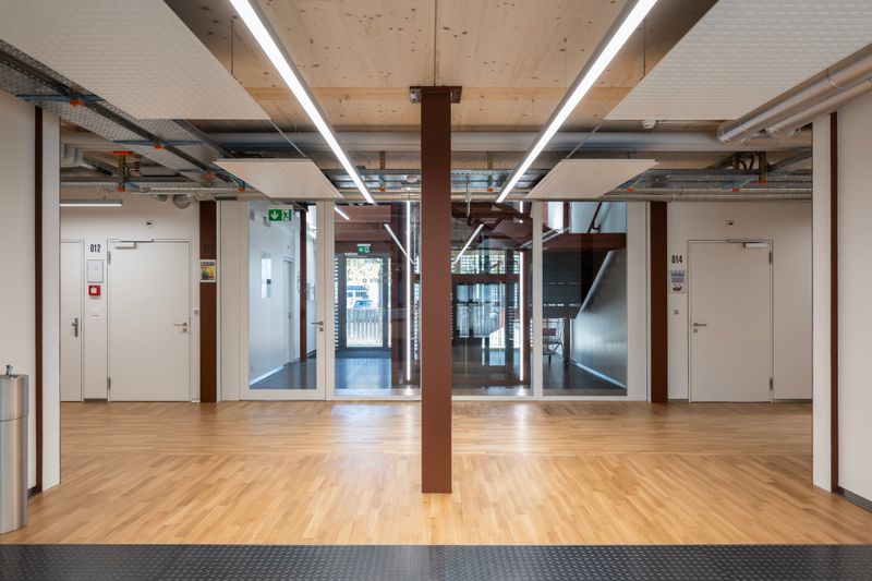 Pavillon provisoire pour le Centre de Formation Professionnelle Santé et sociale (CFPS) – Hall d'entrée – Hélène Maria Photographe