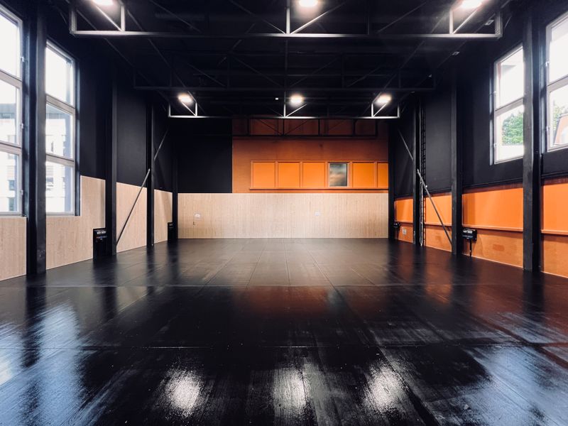 La Manufacture, studio de danse et théâtre – Expression intérieure – Eik Frenzel