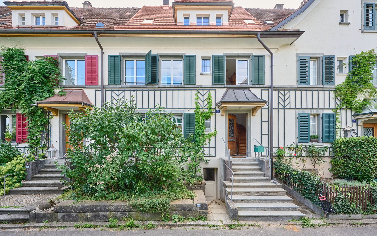 Meisenweg – Weiterbauen im schützenswerten Reihenhaustyp von 1924