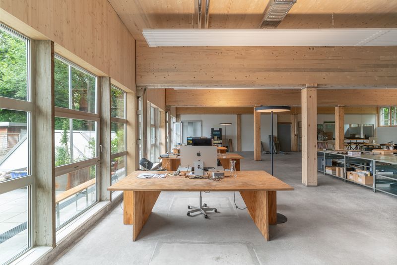 Werkhof 29 – Der Bestand wurde minimal ertüchtigt und die robuste Tragstruktur für die neuen Lasten der Aufstockung genutzt – Martin Zeller