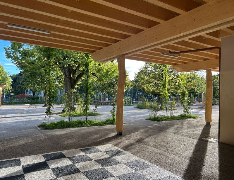 Préau réinventé à l'école de Chêne-Bougeries – couvert acceuil