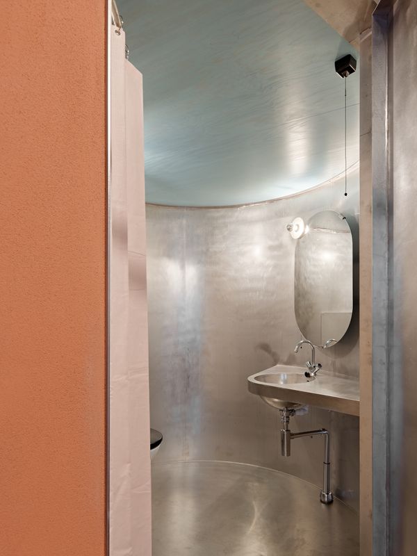 Das Wohltemperierte Haus – Badmodul mit Dusche, WC und Lavabo – Roland Bernath