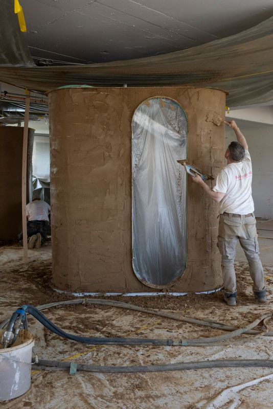 Das Wohltemperierte Haus – Aufbringen der Lehmschicht – Alexander Gebetsroither