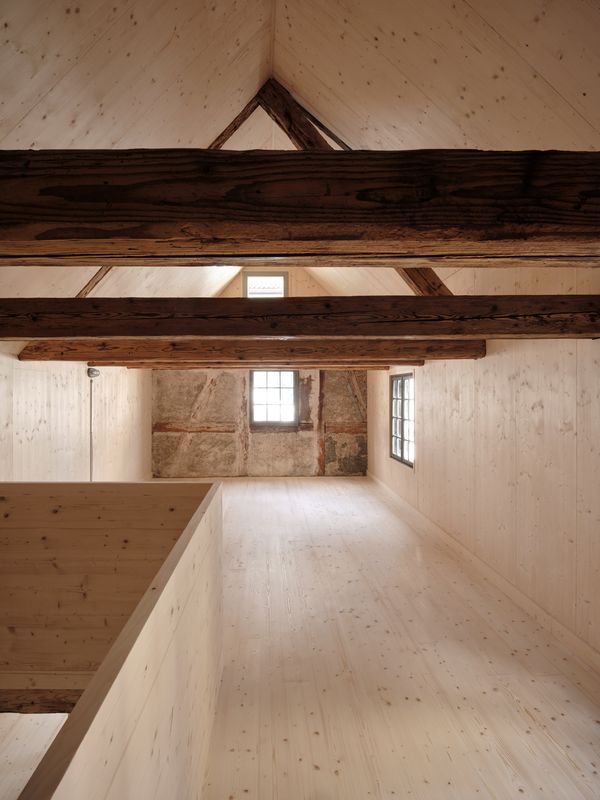 Umnutzung Bezirksgericht Waldenburg - Neues Wohnen und Kultur im historischen Konglomerat – Obergeschoss Schopf – Annette Fischer