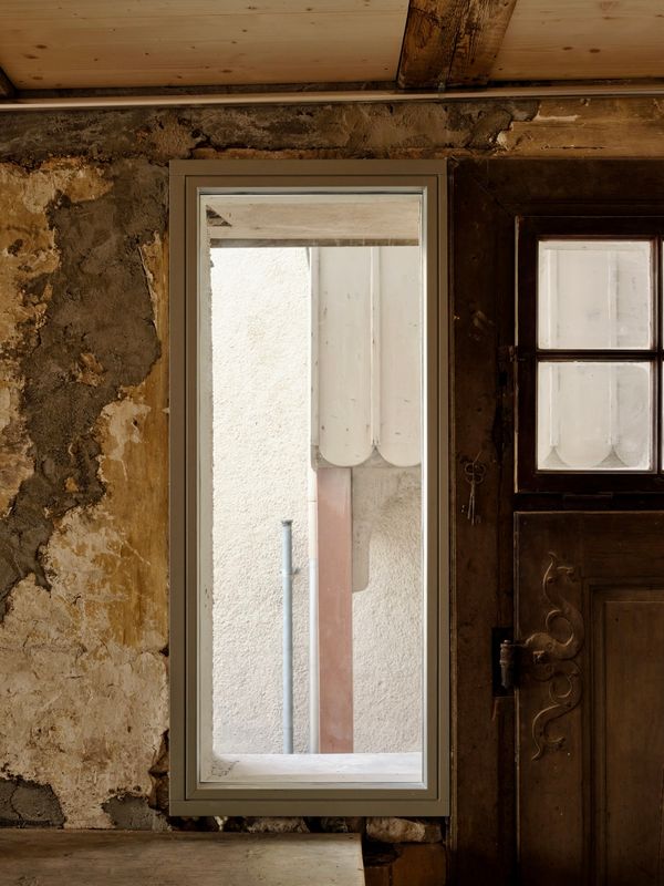 Umnutzung Bezirksgericht Waldenburg - Neues Wohnen und Kultur im historischen Konglomerat – Blick vom Schopf zum Hof – Annette Fischer