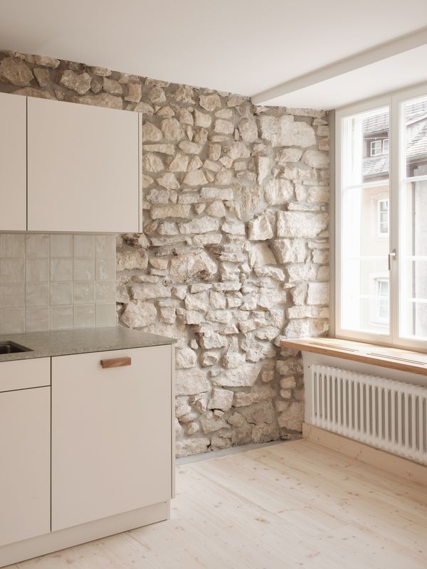 Umnutzung Bezirksgericht Waldenburg - Neues Wohnen und Kultur im historischen Konglomerat – Neue Küche in altem Gemäuer – Annette Fischer