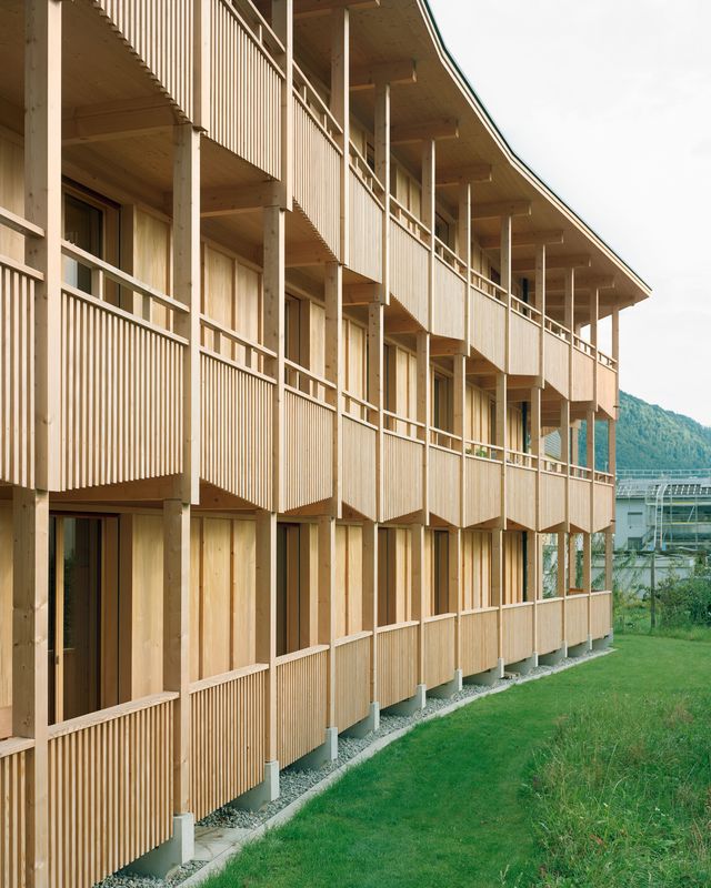 Wächselacher, Stans – Umlaufende filigrane Holzlaube