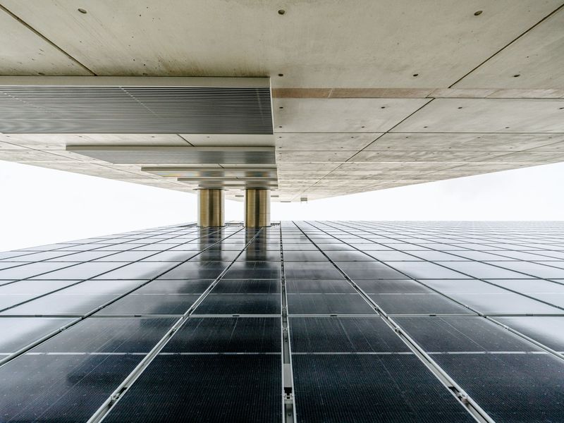 KVA Kebag Enova – Blick nach oben zwischen Bellevue und Prozessgebäude – Bruno Augsburger