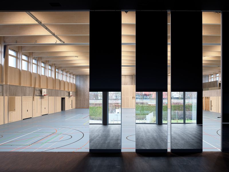 Mehrzweckhalle Hitzkirch – Bühne, auch als Proberaum genutzt – Bild: © Roman Weyeneth