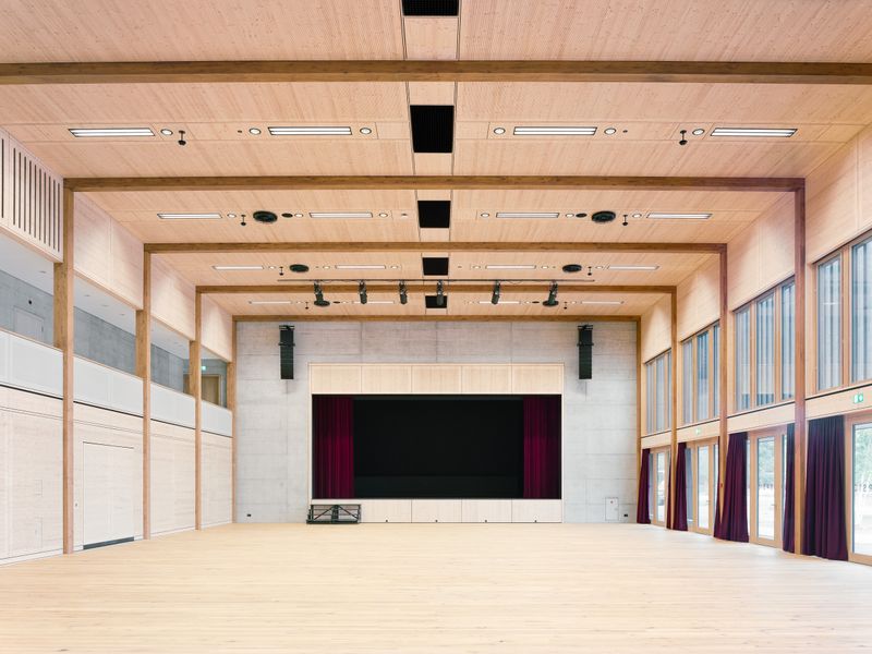 Dorfzentrum Untersiggenthal – Mehrzweckhalle mit Bühne fertiggestellt – Bild: © Olivier Di Giambattista