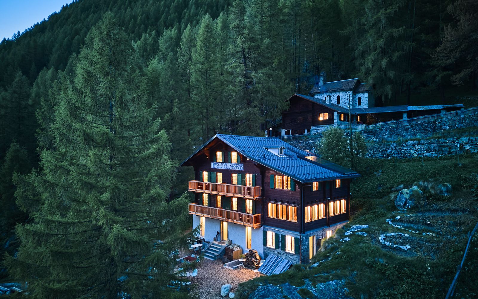 cabanotel - transformation de l'hôtel du col d'hérens à ferpècle