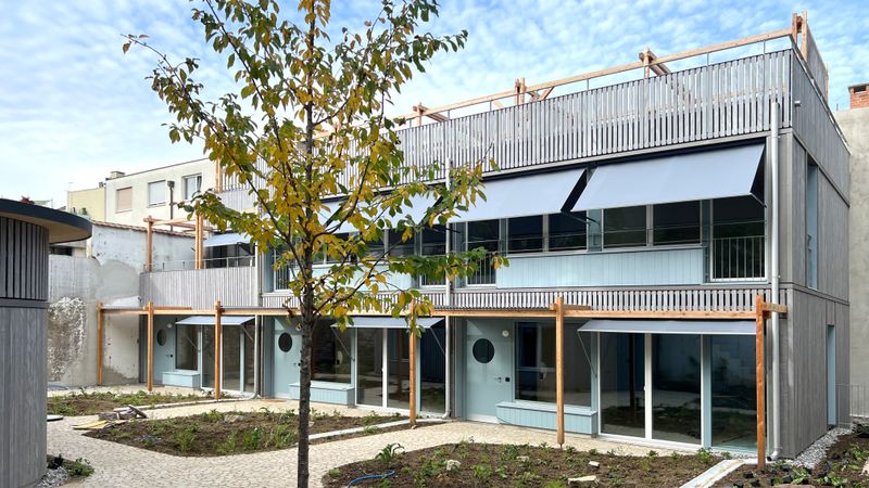 Wohnhof Colmi – Rahbaran_Huerzeler_Architektinnen_Colmi_Townhouses_Hof – Rahbaran Hürzeler