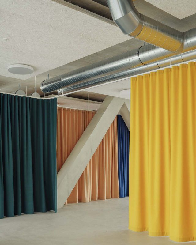 Baugewerbliche Berufsschule Zürich – Werkhalle – Foto: Federico Farinatti