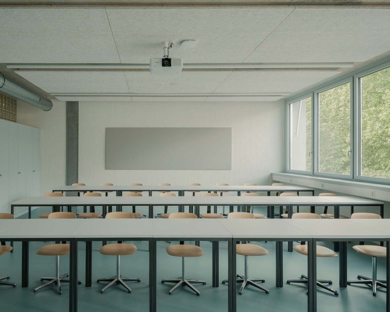 Baugewerbliche Berufsschule Zürich – Klassenzimmer – Foto: Federico Farinatti