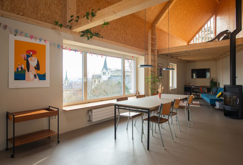 Felsenburg – vista interna verso la nuova finestra lato sud che inquadra il paesaggio – Cyril Käppeli