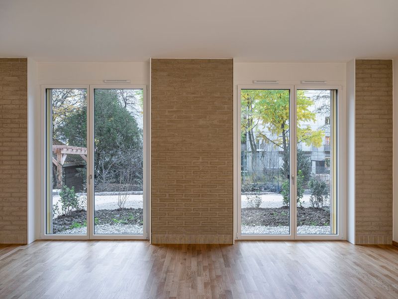 Immeuble de logements coopératifs, PSBL et PPE – Doublage en briques de terre crue dans les appartements – Johannes Marburg Photography