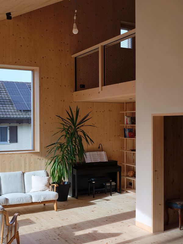 Mehrgenerationenhaus – Die Ebenen verschmelzen unter dem grossen Dach – Zsigmond Toth x Studio Noun