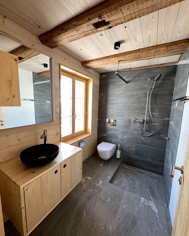 Genossenschaft Herzetappe 10, Grosshaushalt in 9 Wohneinheiten – Nasszelle – ©M. Wischnitzky