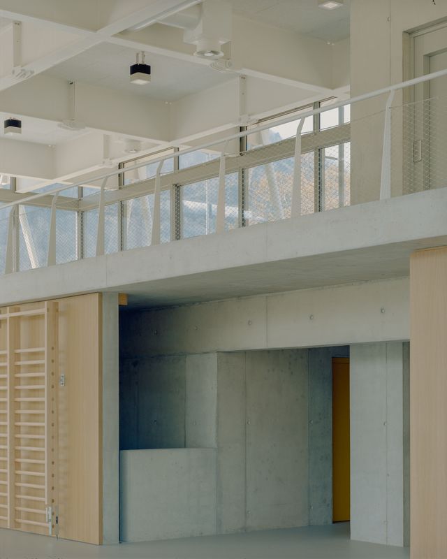 NEL BOSCO / IM WALD – Accesso dagli spogliatoi / Zugang von den Umkleideräumen – Federico Farinatti