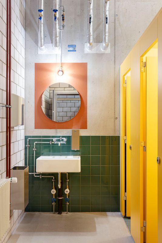 Gebäude 181 Lagerplatz – Nassräume für Gewerbe, Büros und Schule – Lucas Peters