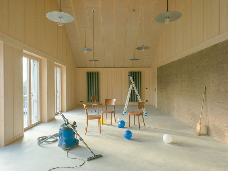 Athenaz : Habiter la campagne, cultiver le lien – Salle communale - Murs en pisé porteurs et doublage en épicéa