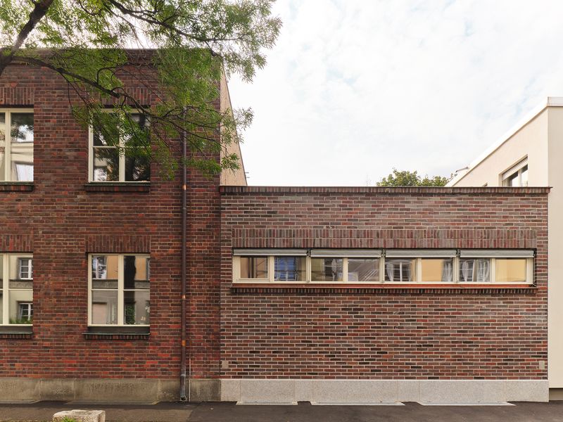 Umnutzung des Gemeindehauses Oekolampad, Basel – Neuer Anbau als Fortführung des Bestandes – Wibrandis Stiftung, Basile Bornand