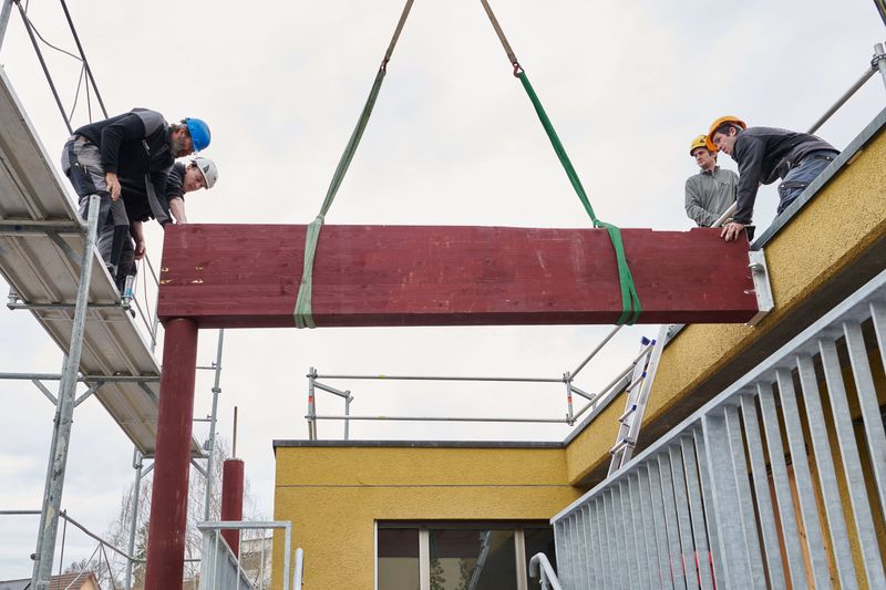 Kindergarten Mööslistrasse, Zürich – Einbau der ReUse-Elemente auf der Baustelle  – Fotograf: Theodor Stalder