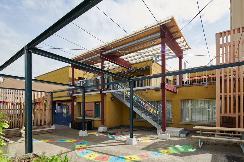 Kindergarten Mööslistrasse, Zürich – Von der Nutzerschaft gestalteter Aussenraum – Fotograf: Theodor Stalder