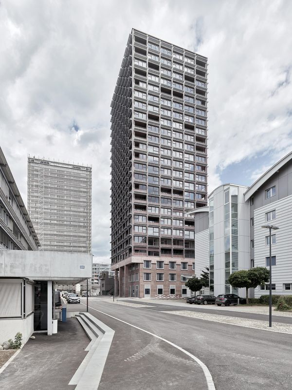 Holz-Hybrid-Hochhaus H1, Zwhatt Areal – Westfassade – Kuster Frey