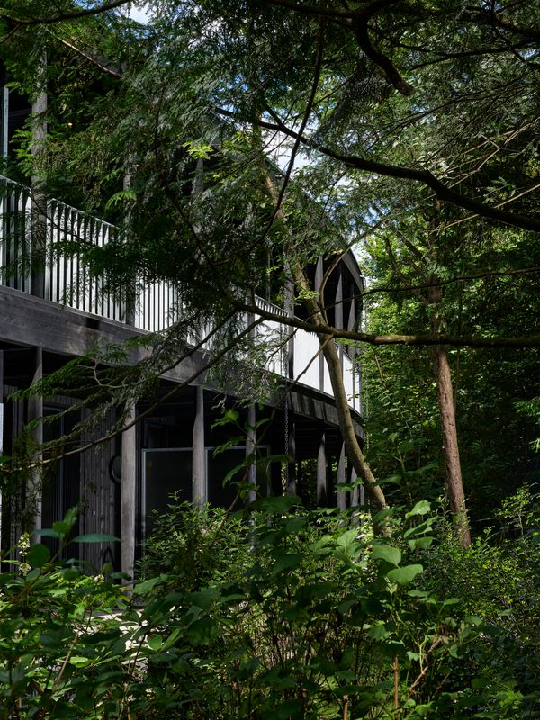 Oval Housing – © Federal Studio