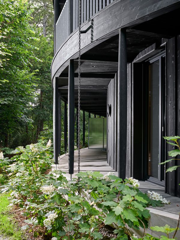 Oval Housing – © Federal Studio