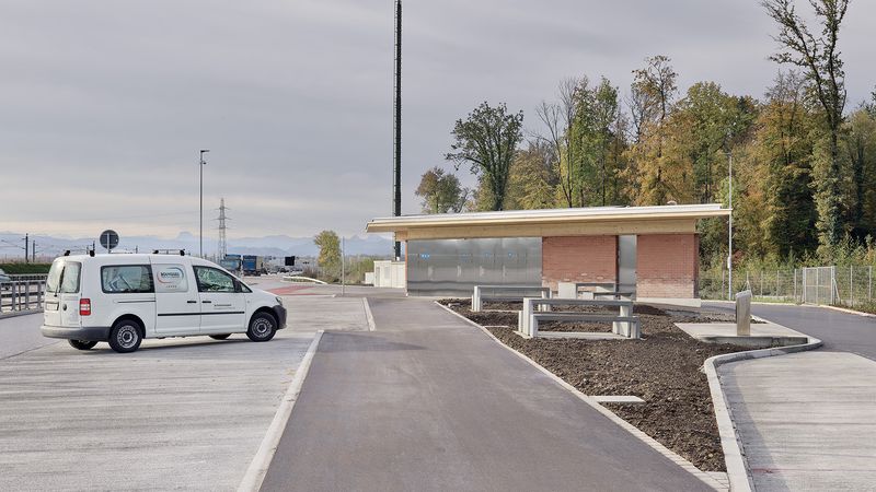 Rastplatz Chölfeld – Ansicht von den Parkplätzen – Thomas Telley