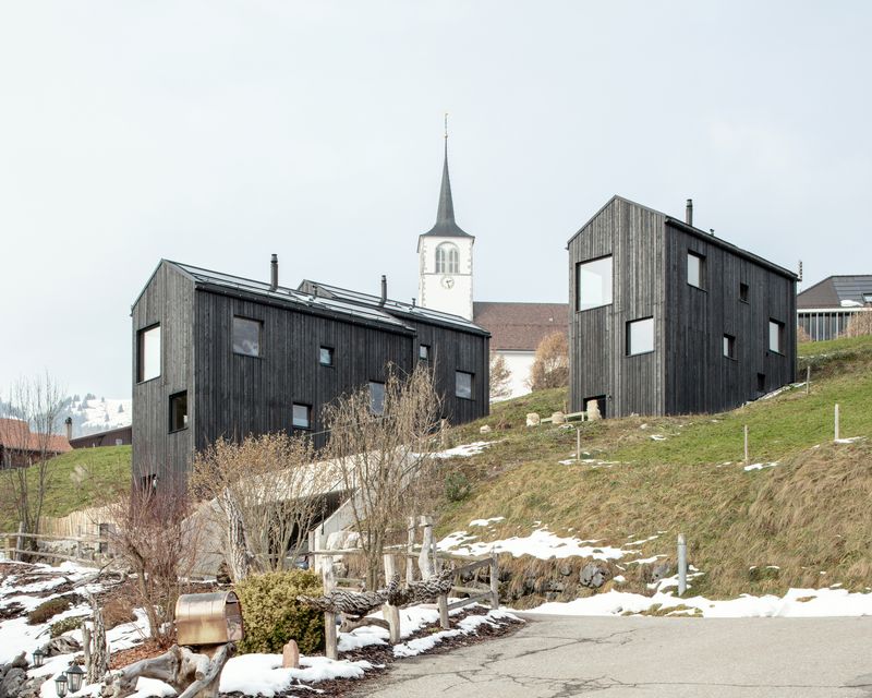 3 TINY HOUSES – Vue vers le village – @Paola_Corsini