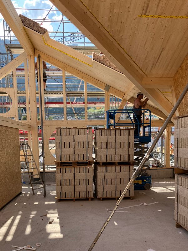 Kindergarten Untervaz – Tragstruktur Holz und Hanfkalkziegel – ARGE Weitschies Krähenbühl