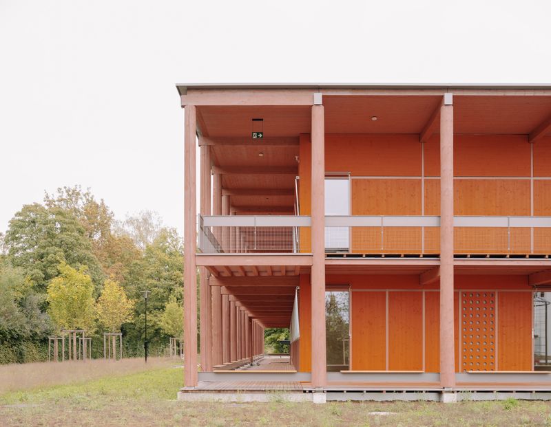 AVS Amt für Verbraucherschutz Kanton Aargau – Die Laubengänge und die biodiverse Umgebung schaffen auch eine Angebot im Quartier. Es ensteht eine neue Öffentlichkeit in der Nachbarschaft, die weit  – Federico Farinatti