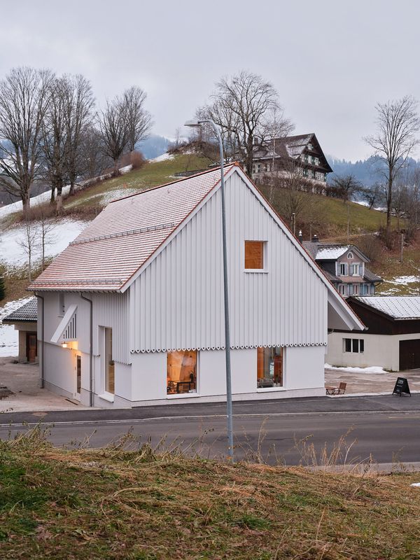 Wöschhüsli – Giebelfassade an der Hauptstrasse – Zsigmond Toth x Studio Noun
