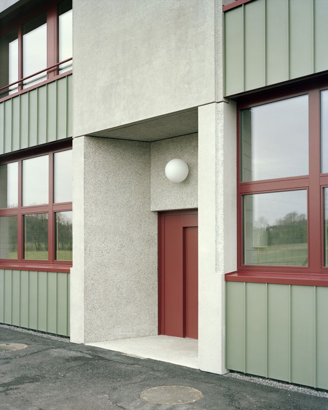 Immeuble à usage mixte à Forel (Lavaux) – Entrée de l'ascenseur qui donne accès aux appartements – Rasmus Norlander